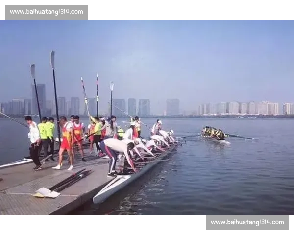 激流勇进赛艇竞速展现团队协作与速度激情